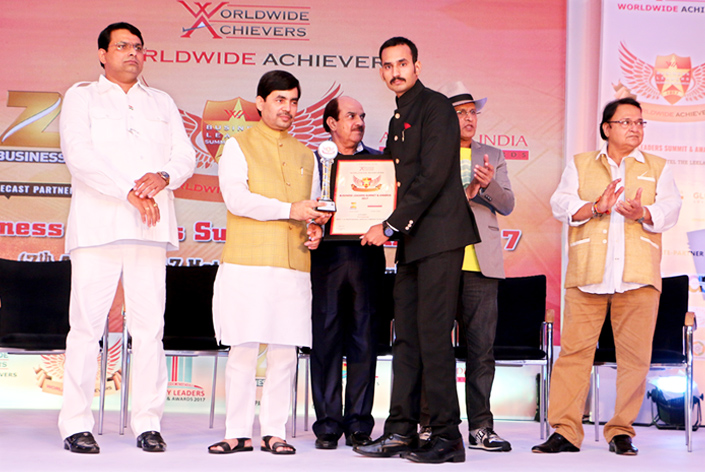 3i Planet receiving the Best IT & Professional Company in Rajasthan award